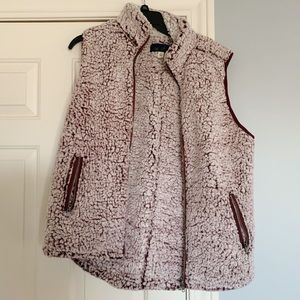 Francescas Sherpa Vest (Maroon)